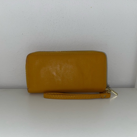 Michael Kors Wallet - Picture 2 of 7